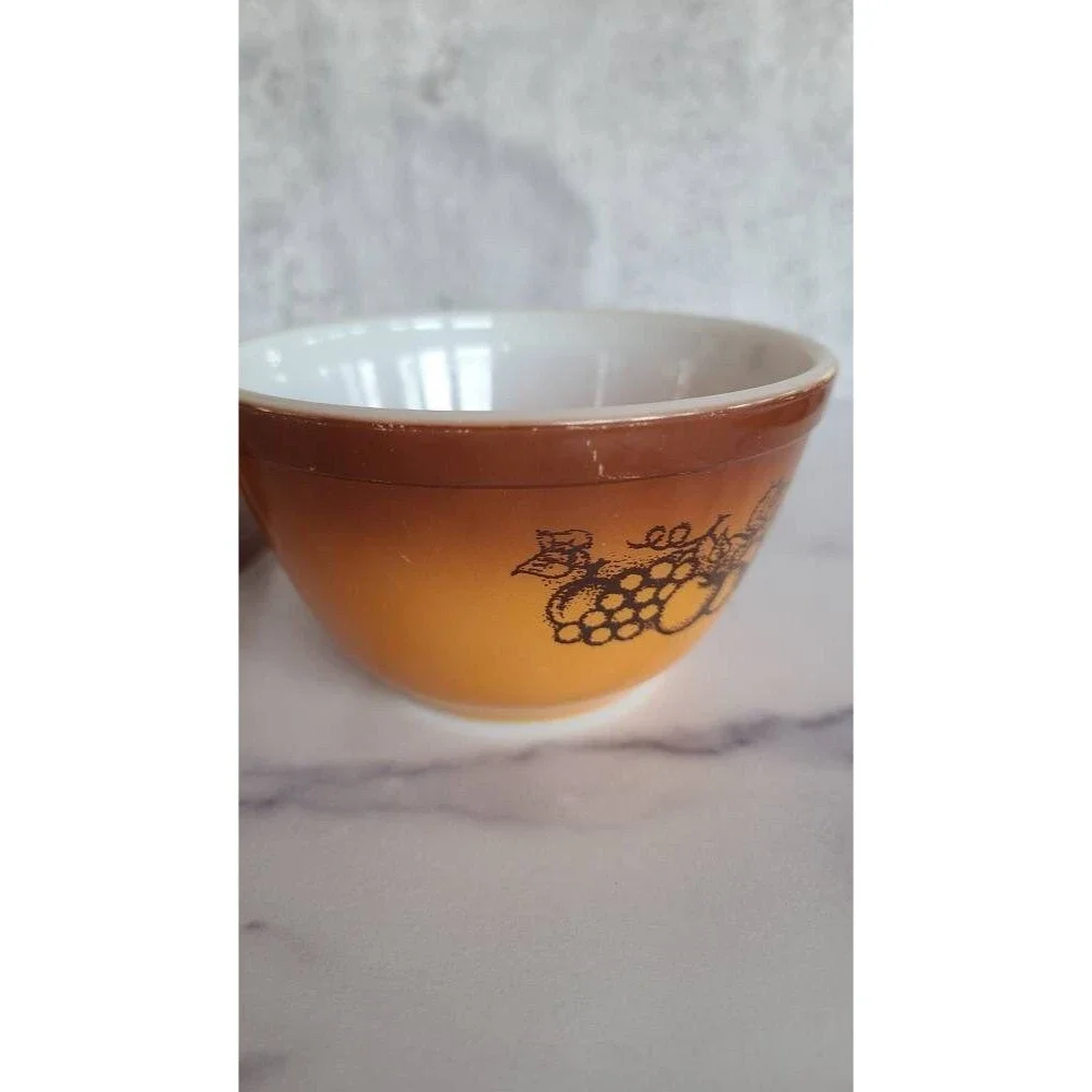 Pyrex Fruit Themed Mixing Bowls, Set of 2 - Picture 5 of 10